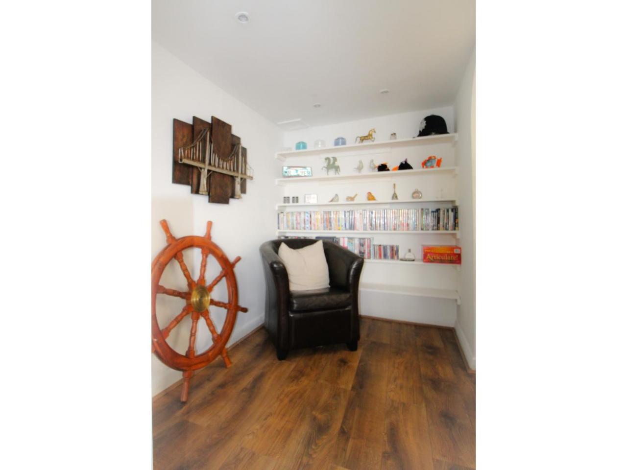 Terraced Kemptown House With A Balcony By The Sea Apartamento Brighton Exterior foto